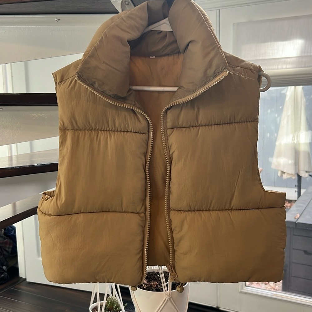 Crop puffer vest